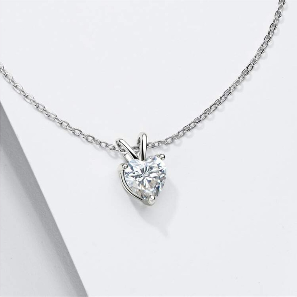 Earrings and necklace Moissanite set with GRA CERTIFICATION